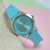 Imagen de Reloj para Dama Q&Q Qz51j342y Metal y Resina Análogo